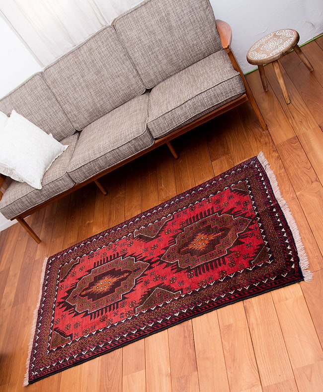 遊牧民バローチの手織り絨毯【約147cm x 87cm】 2 - アングルを変えて撮影しました