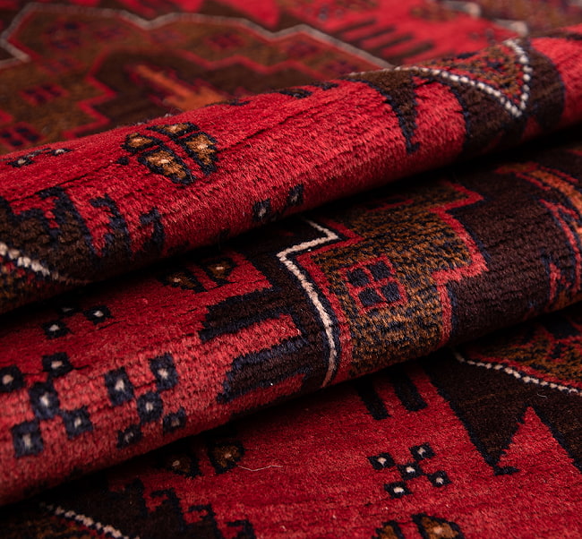 遊牧民バローチの手織り絨毯【約147cm x 87cm】 5 - 絨毯の雰囲気がわかるように撮影しました