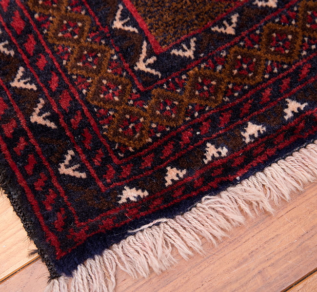 遊牧民バローチの手織り絨毯【約147cm x 87cm】 6 - 柄を拡大してみました