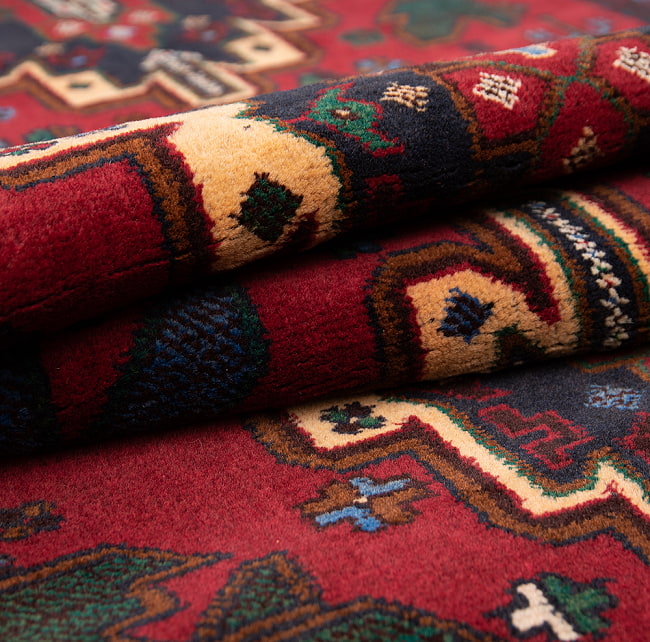 遊牧民バローチの手織り絨毯【約206cm x 105cm】 11 - 絨毯の雰囲気がわかるように撮影しました