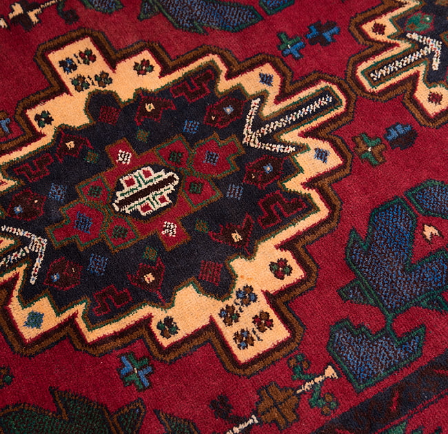 遊牧民バローチの手織り絨毯【約206cm x 105cm】 5 - 柄を少し拡大してみました
