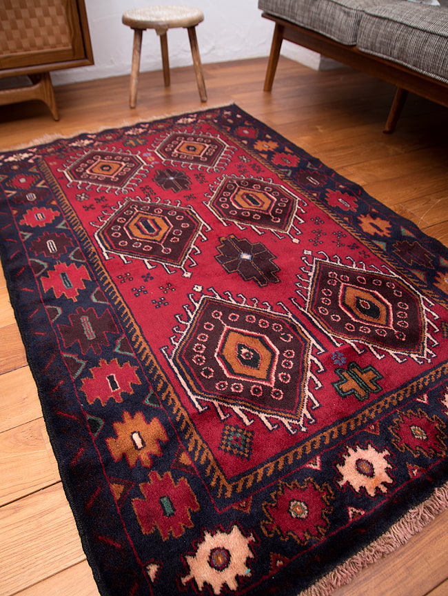 遊牧民バローチの手織り絨毯【約147cm x 94cm】 3 - アングルを変えて撮影しました