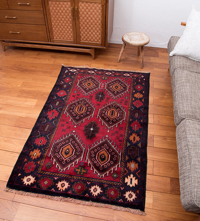 遊牧民バローチの手織り絨毯【約147cm x 94cm】 4 - 全体像です