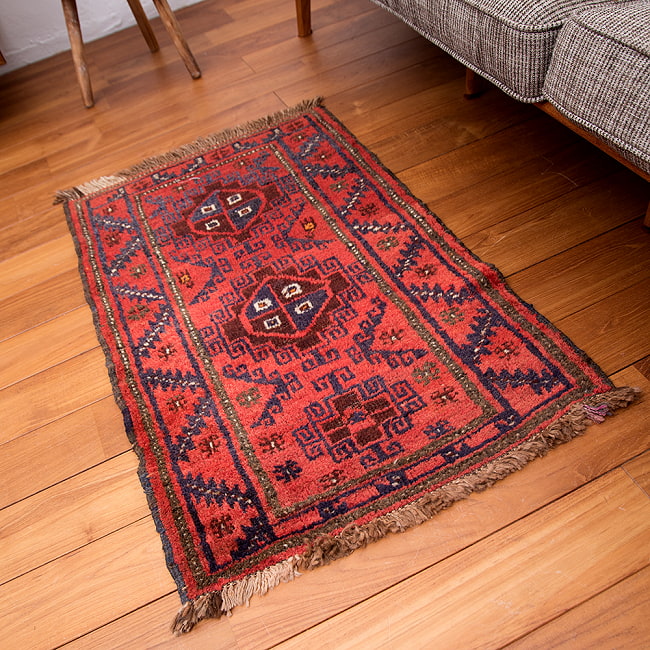 遊牧民バローチの手織り絨毯【約100cm x 60cm】 5 - 柄を少し拡大してみました
