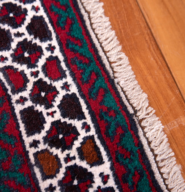 遊牧民バローチの手織り絨毯【約147cm x 90cm】 9 - フリンジの部分です