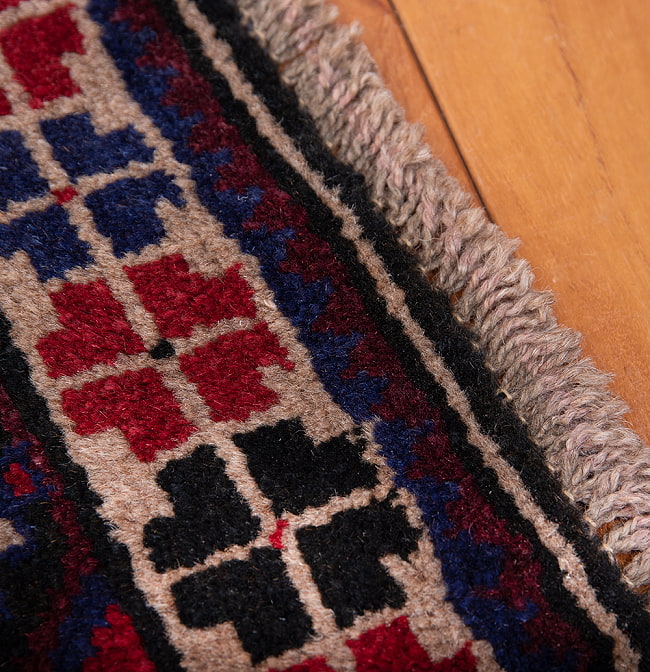 遊牧民バローチの手織り絨毯【約144cm x 85cm】 8 - フリンジの部分です