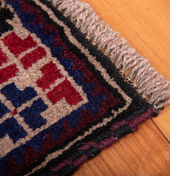 遊牧民バローチの手織り絨毯【約144cm x 85cm】 9 - フリンジの部分です