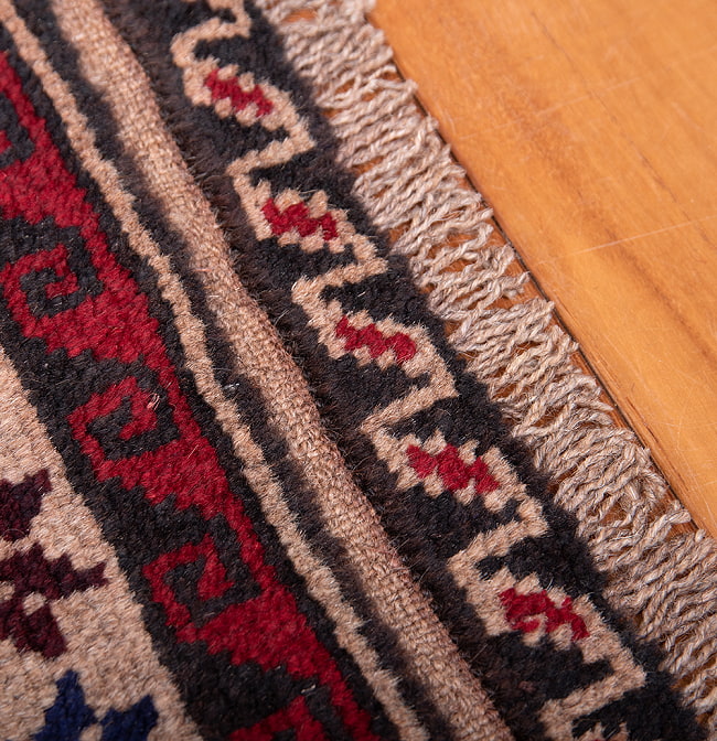 遊牧民バローチの手織り絨毯【約146cm x 90cm】 8 - フリンジの部分です