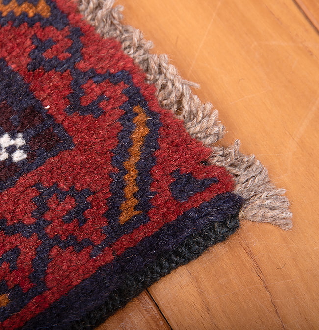 遊牧民バローチの手織り絨毯【約147cm x 86cm】 9 - フリンジの部分です