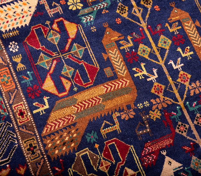 遊牧民バローチの手織り絨毯【約206cm x 113cm】 4 - 柄を拡大してみました