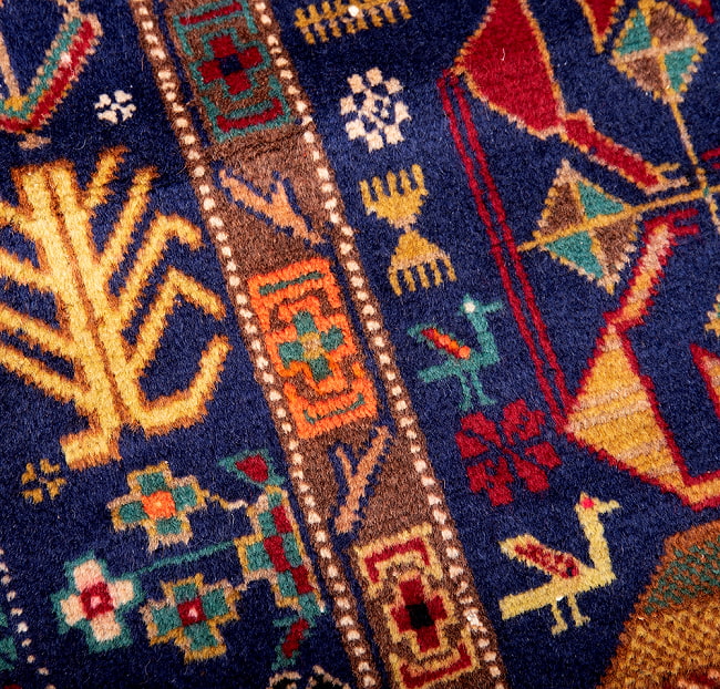 遊牧民バローチの手織り絨毯【約206cm x 113cm】 6 - 柄を拡大してみました