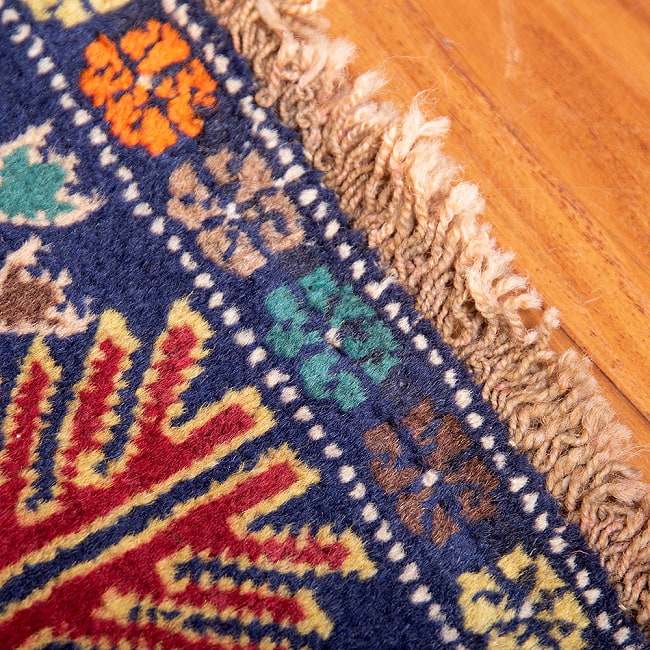 遊牧民バローチの手織り絨毯【約206cm x 113cm】 9 - フリンジの部分です