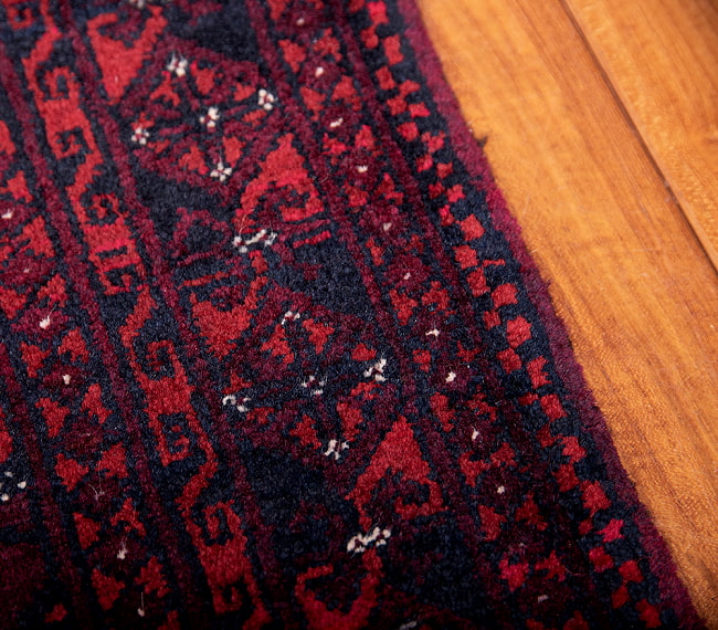 遊牧民バローチの手織り絨毯【約126cm x 82cm】 8 - 柄を拡大してみました