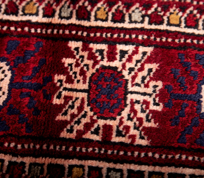 遊牧民バローチの手織り絨毯【約105cm x 75cm】 7 - 柄を拡大してみました