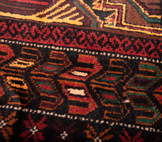 遊牧民バローチの手織り絨毯【約190cm x 101cm】 7 - 柄を拡大してみました