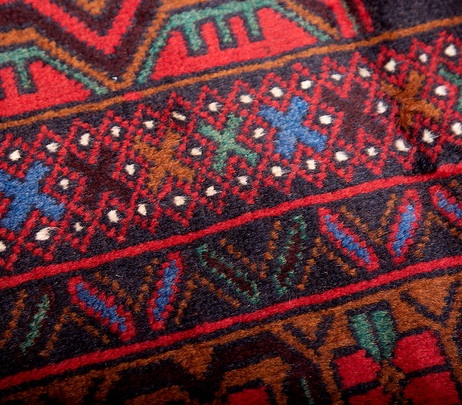遊牧民バローチの手織り絨毯【約185cm x 108cm】 6 - 柄を拡大してみました