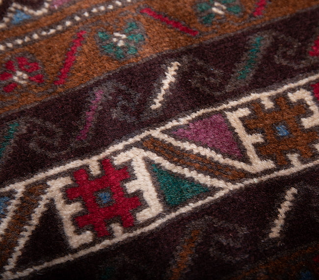 遊牧民バローチの手織り絨毯【約189cm x 108cm】 7 - 柄を拡大してみました