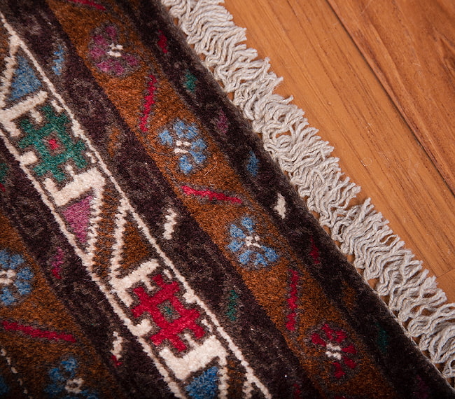 遊牧民バローチの手織り絨毯【約189cm x 108cm】 8 - フリンジの部分です