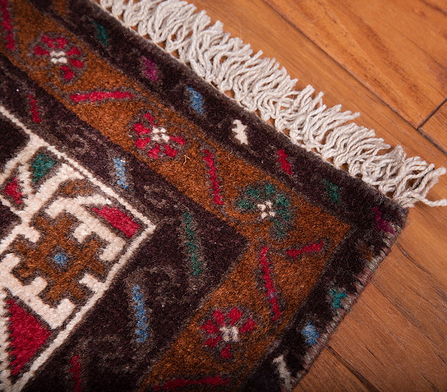 遊牧民バローチの手織り絨毯【約189cm x 108cm】 9 - フリンジの部分です