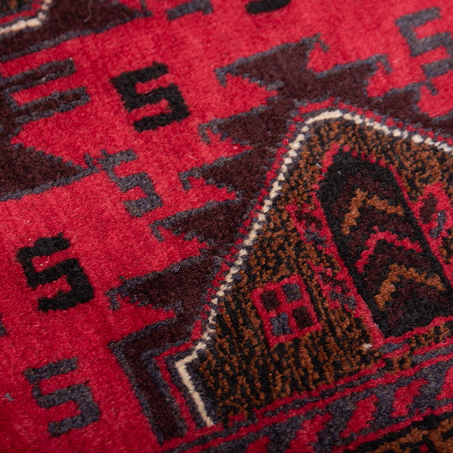 遊牧民バローチの手織り絨毯【約193cm x 107cm】 6 - 柄を拡大してみました
