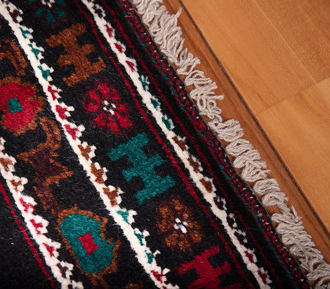 遊牧民バローチの手織り絨毯【約207cm x 114cm】 7 - フリンジの部分です