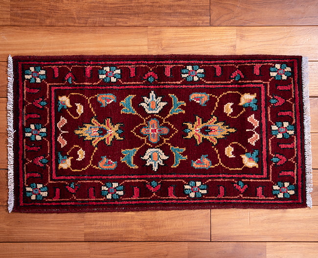 【一点物】パシュトゥンの手織り絨毯 - 98cm x 53cm 3 - 全体のデザインがわかりやすいように、上から撮影しました