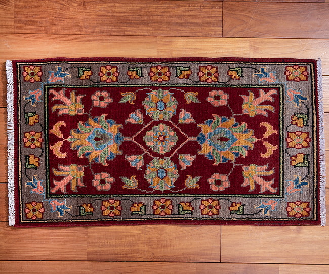 【一点物】パシュトゥンの手織り絨毯 - 98cm x 53cm 3 - 全体のデザインがわかりやすいように、上から撮影しました