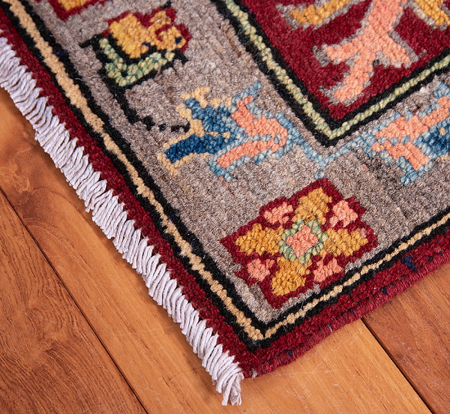 【一点物】パシュトゥンの手織り絨毯 - 98cm x 53cm 7 - フリンジの部分です