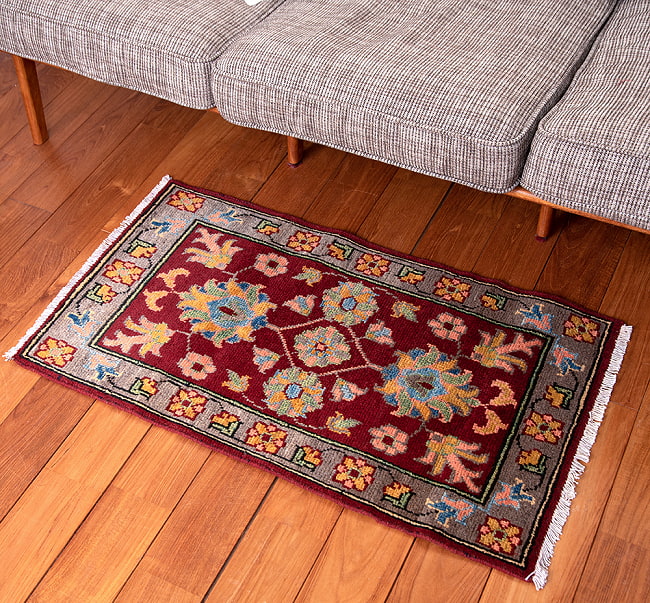 【一点物】パシュトゥンの手織り絨毯 - 98cm x 53cmの写真1枚目です。実際に使用する感じで撮影しましたラグ,バローチ,アンティーク,マット,絨毯,手織り絨毯,パキスタン