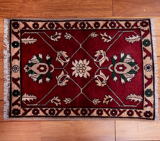 【一点物】パシュトゥンの手織り絨毯 - 83cm x 60cm 3 - 全体のデザインがわかりやすいように、上から撮影しました