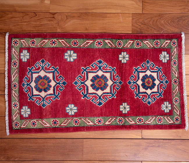 【一点物】パシュトゥンの手織り絨毯 - 89cm x 59cm 3 - 全体のデザインがわかりやすいように、上から撮影しました