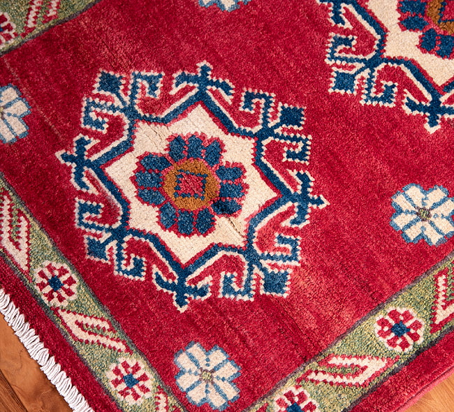【一点物】パシュトゥンの手織り絨毯 - 89cm x 59cm 8 - 拡大してみました