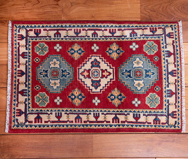 【一点物】パシュトゥンの手織り絨毯 - 99cm x 56cm 3 - 全体のデザインがわかりやすいように、上から撮影しました