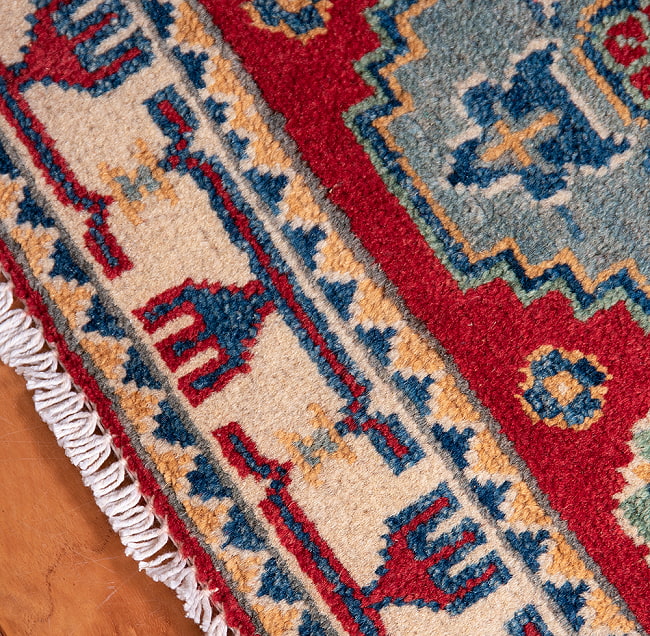 【一点物】パシュトゥンの手織り絨毯 - 99cm x 56cm 9 - 拡大してみました
