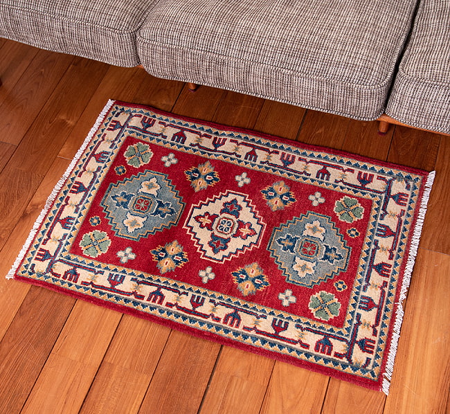 【一点物】パシュトゥンの手織り絨毯 - 99cm x 56cmの写真1枚目です。実際に使用する感じで撮影しましたラグ,バローチ,アンティーク,マット,絨毯,手織り絨毯,パキスタン