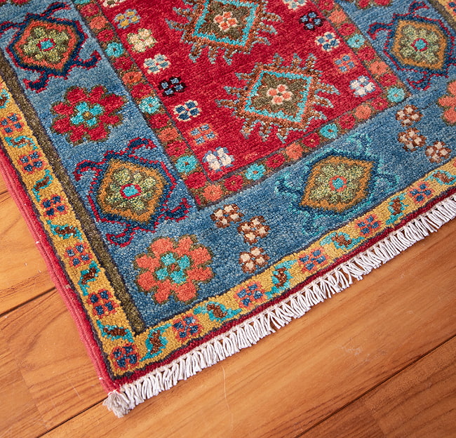 【一点物】パシュトゥンの手織り絨毯 - 100cm x 58cm 7 - 斜めから撮影しました