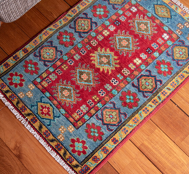 【一点物】パシュトゥンの手織り絨毯 - 100cm x 58cm 8 - 斜めから撮影しました