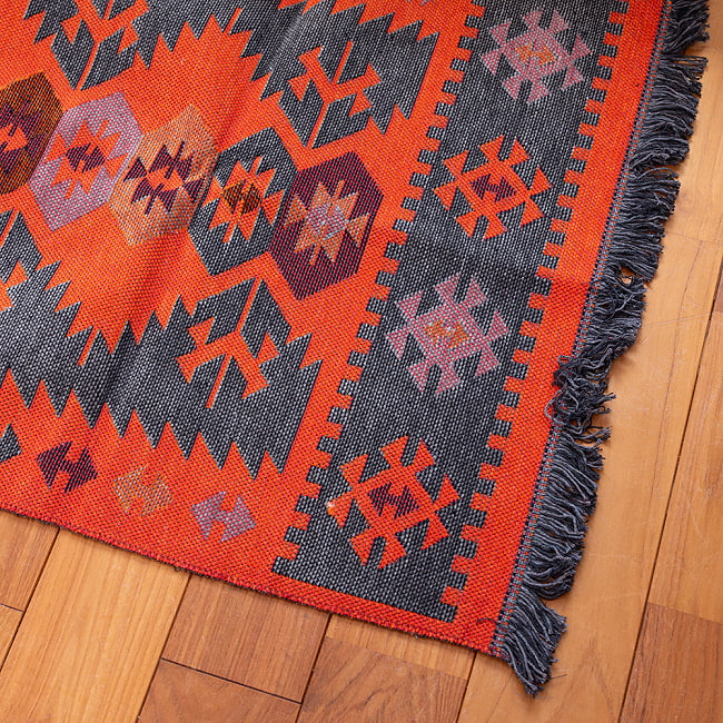 トルコの伝統的な柄を織り込んだ　キリム　【80cm×150cm】 2 - 拡大してみました　織り目がキレイ