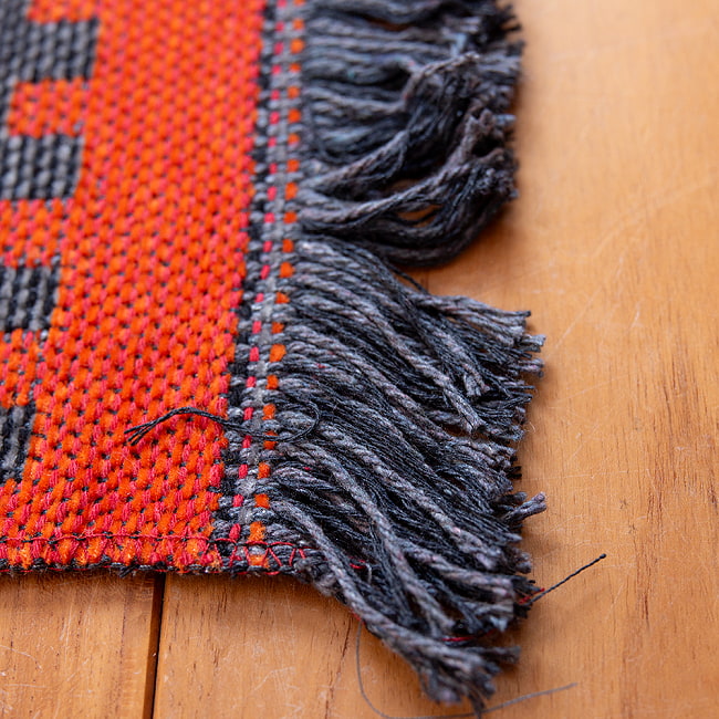 トルコの伝統的な柄を織り込んだ　キリム　【80cm×150cm】 4 - 端はフリンジになっています