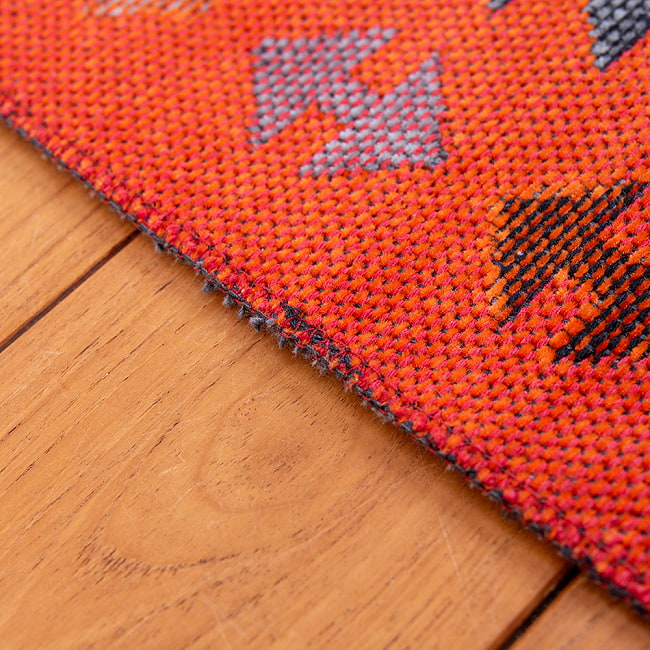 トルコの伝統的な柄を織り込んだ　キリム　【80cm×150cm】 5 - 長辺の端はキレイに処理されています