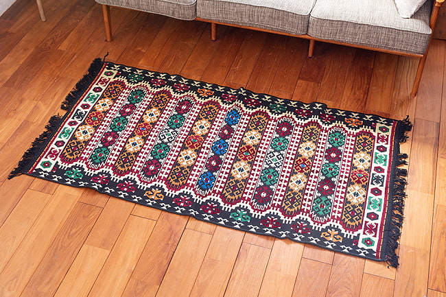 トルコの伝統的な柄を織り込んだ　キリム　【80cm×150cm】の写真