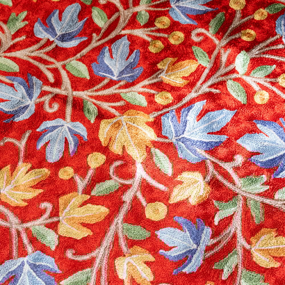 【1点物】チェーンステッチ アリワークが美しい カシミールのシルクラグ【約60cm x 90cm】5枚目の説明写真です