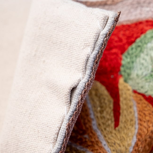 【1点物】チェーンステッチ アリワークが美しい カシミールのシルクラグ【約60cm x 90cm】 15 - 厚みはこのくらいです