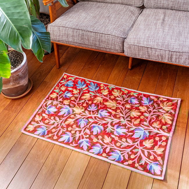 【1点物】チェーンステッチ アリワークが美しい カシミールのシルクラグ【約60cm x 90cm】 2 - こちらも使用例です