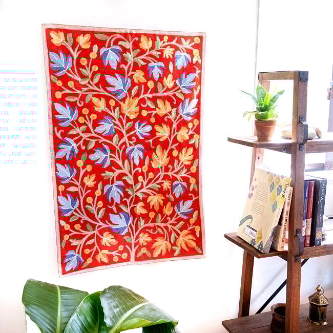 【1点物】チェーンステッチ アリワークが美しい カシミールのシルクラグ【約60cm x 90cm】 5 - ラグとしてもタペストリーとしても使用できます