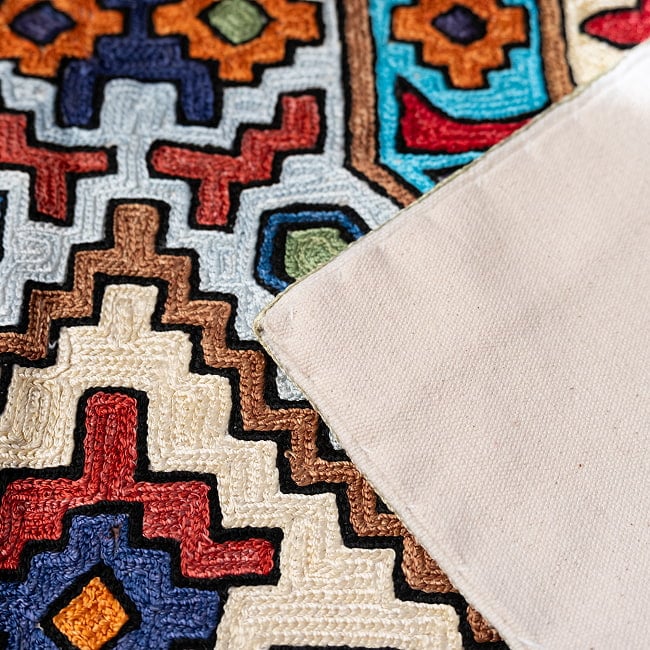 【1点物】チェーンステッチ アリワークが美しい カシミールのシルクラグ【約60cm x 90cm】 14 - しっかりした素材でとても丈夫な作りです