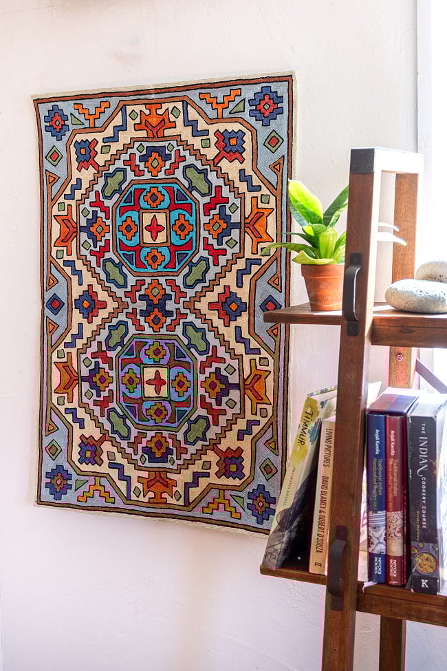 【1点物】チェーンステッチ アリワークが美しい カシミールのシルクラグ【約60cm x 90cm】 5 - ラグとしてもタペストリーとしても使用できます