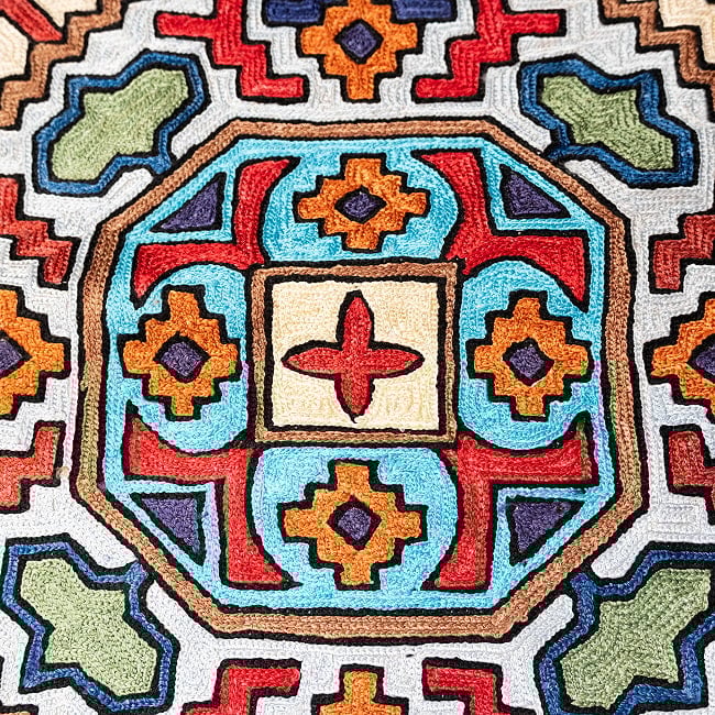 【1点物】チェーンステッチ アリワークが美しい カシミールのシルクラグ【約60cm x 90cm】 8 - 柄を拡大してみました