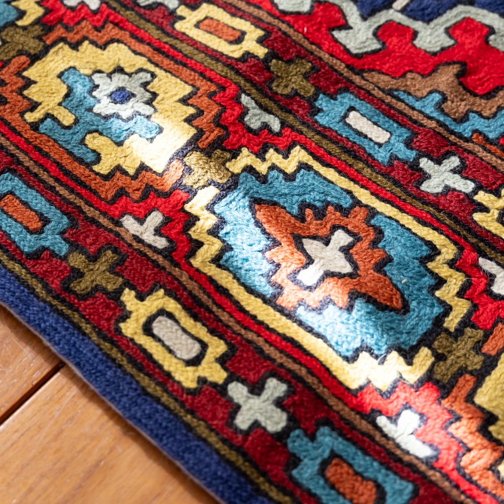 【1点物】チェーンステッチ アリワークが美しい カシミールのウールラグ【約120cm x 180cm】6枚目の説明写真です