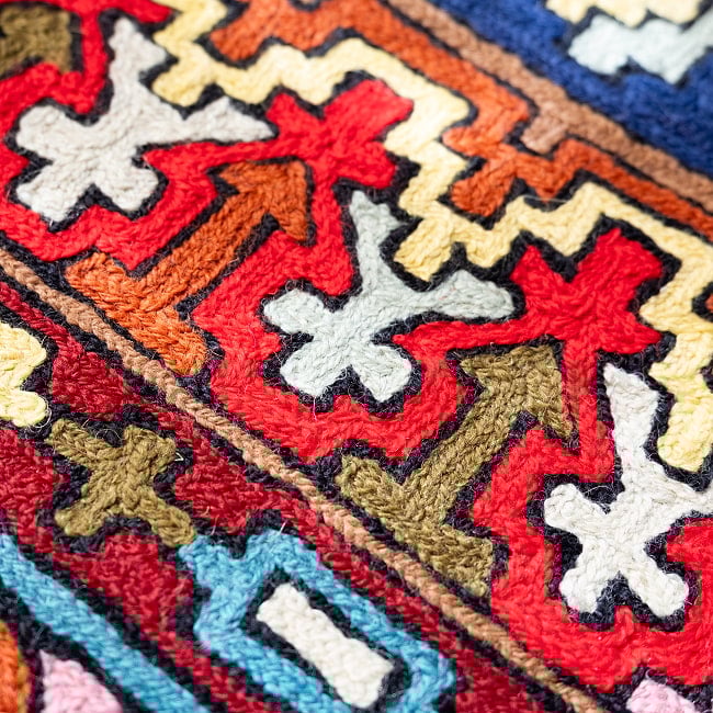 【1点物】チェーンステッチ アリワークが美しい カシミールのウールラグ【約120cm x 180cm】 6 - 柄を拡大してみました